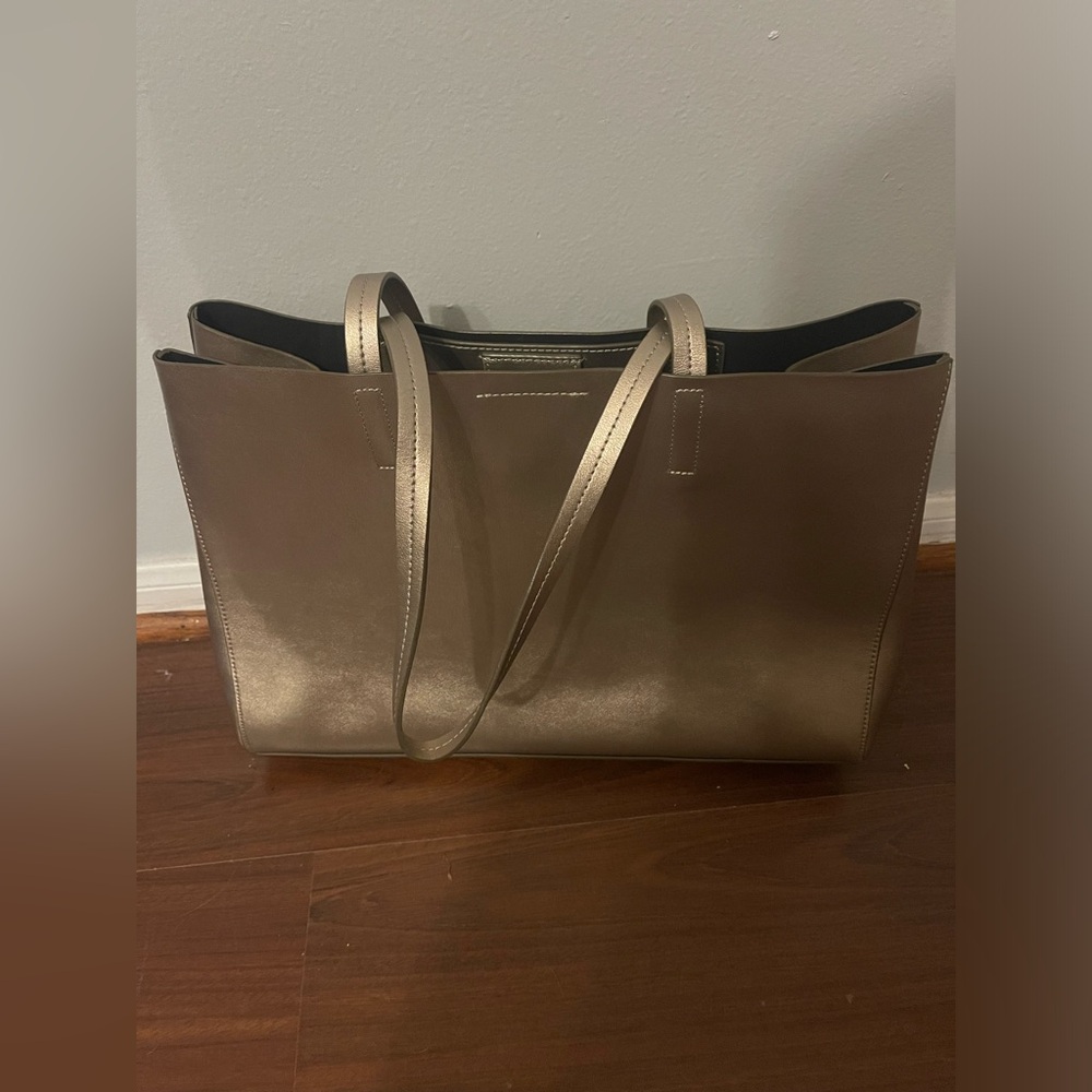 LIKE NEW BANANA REPUBLIC TOTE BAG